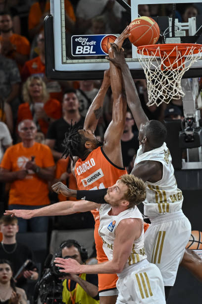 发动纵深反 发动纵深反