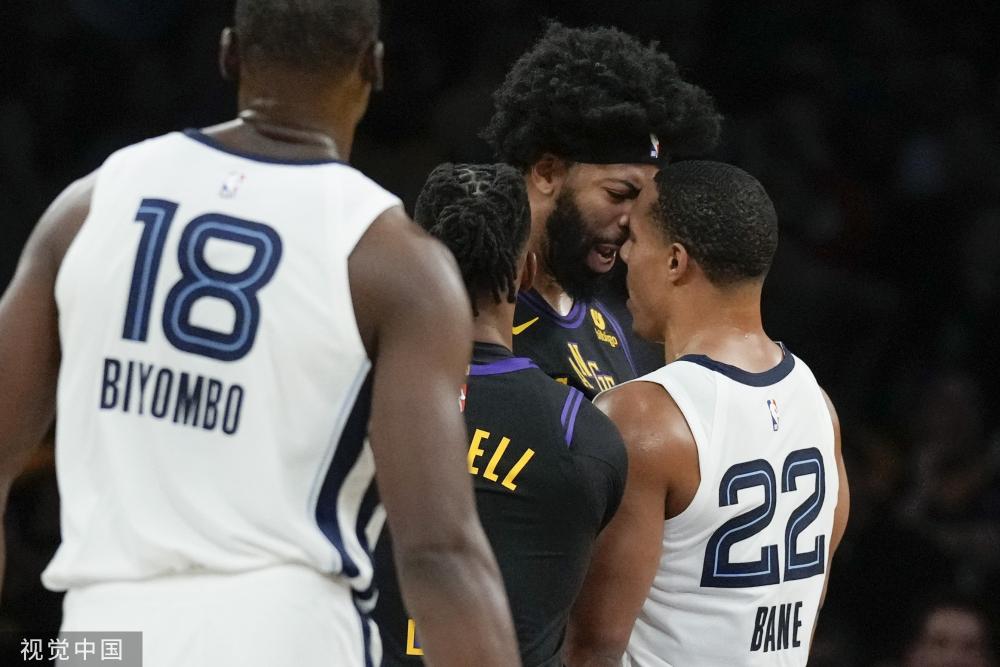 凭借顽强的 凭借顽强的