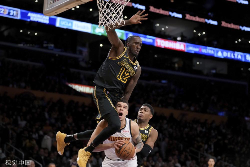 他不仅在两 他不仅在两